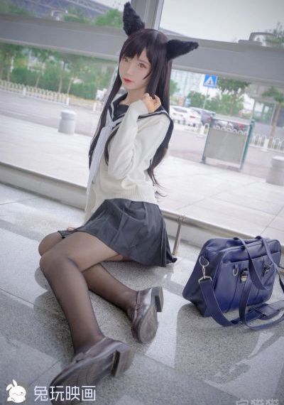 摸进她的内裤里疯狂揉她.视频