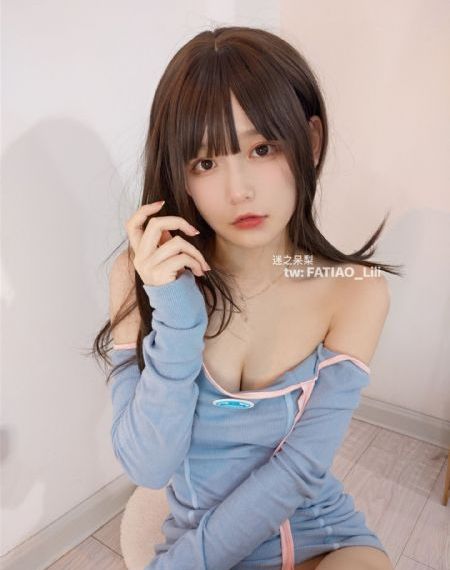 小资女孩向前冲