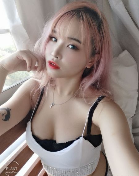 在丈面前被多人侵犯