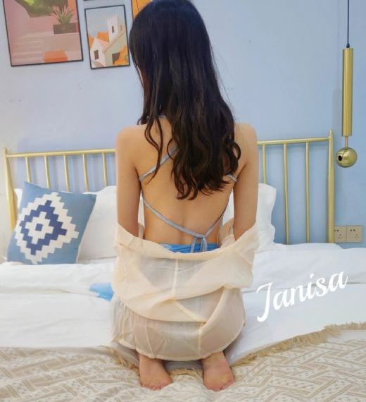 变成黑皮肤女孩和朋友在一起动画