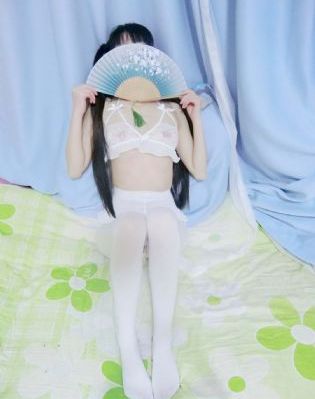 双胞胎姐妹的蔑视