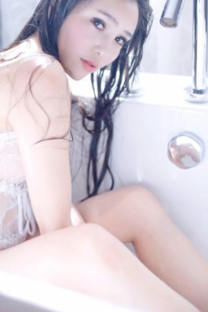 撞击成熟美妇老师后臀